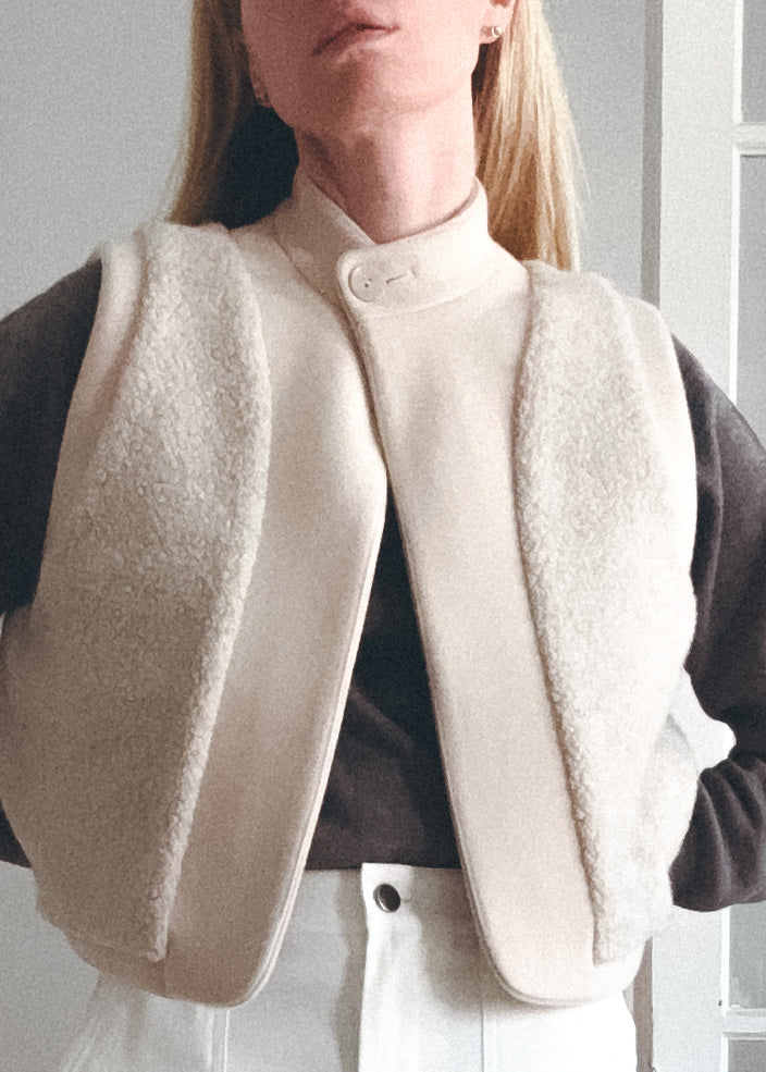 V01 Amalie Reversible Vest, Sand – So Elly
